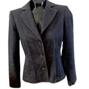 TERRA NOSTRA Double breasted fully lined stretch Jean fabric blazer, Size 6.